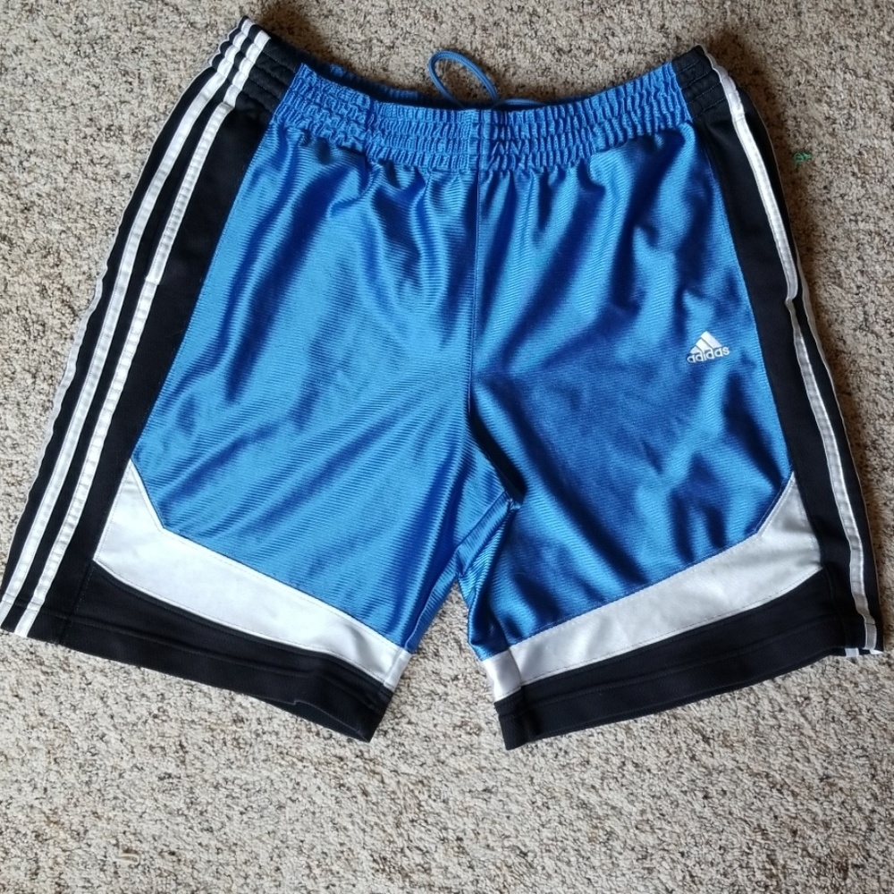 Adidas shorts, Size M